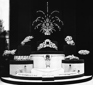 Тиффани представляют удивительную витрину с алмазами в Нью-Йоркском доме драгоценностей tiffany история
