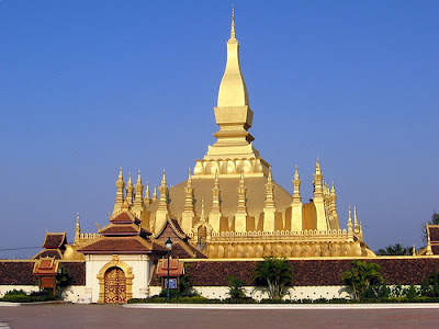 2. Буддийский Монастырь Луанг (PHA THAT LUANG)