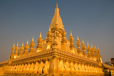 2. Буддийский Монастырь Луанг (PHA THAT LUANG)