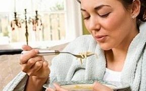 Почему от простуды помогает куриный суп?