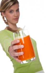 Почему надо пить морковный сок?