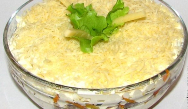 Рецепт салата с рыбными консервами