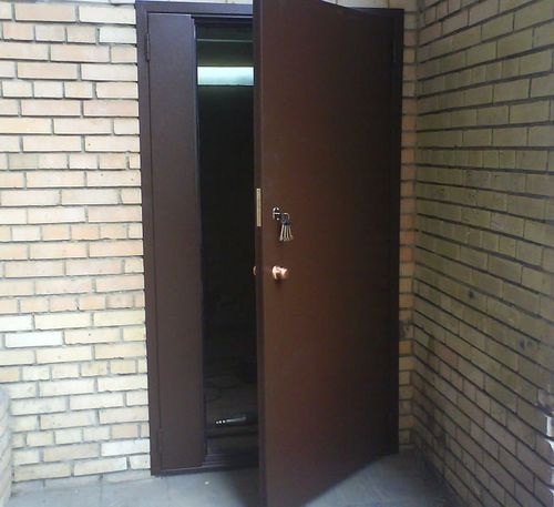 tamburnye_metallicheskie_dveri