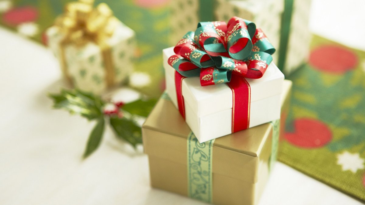 Приятная праздничная экономика: недорогие новогодние подарки