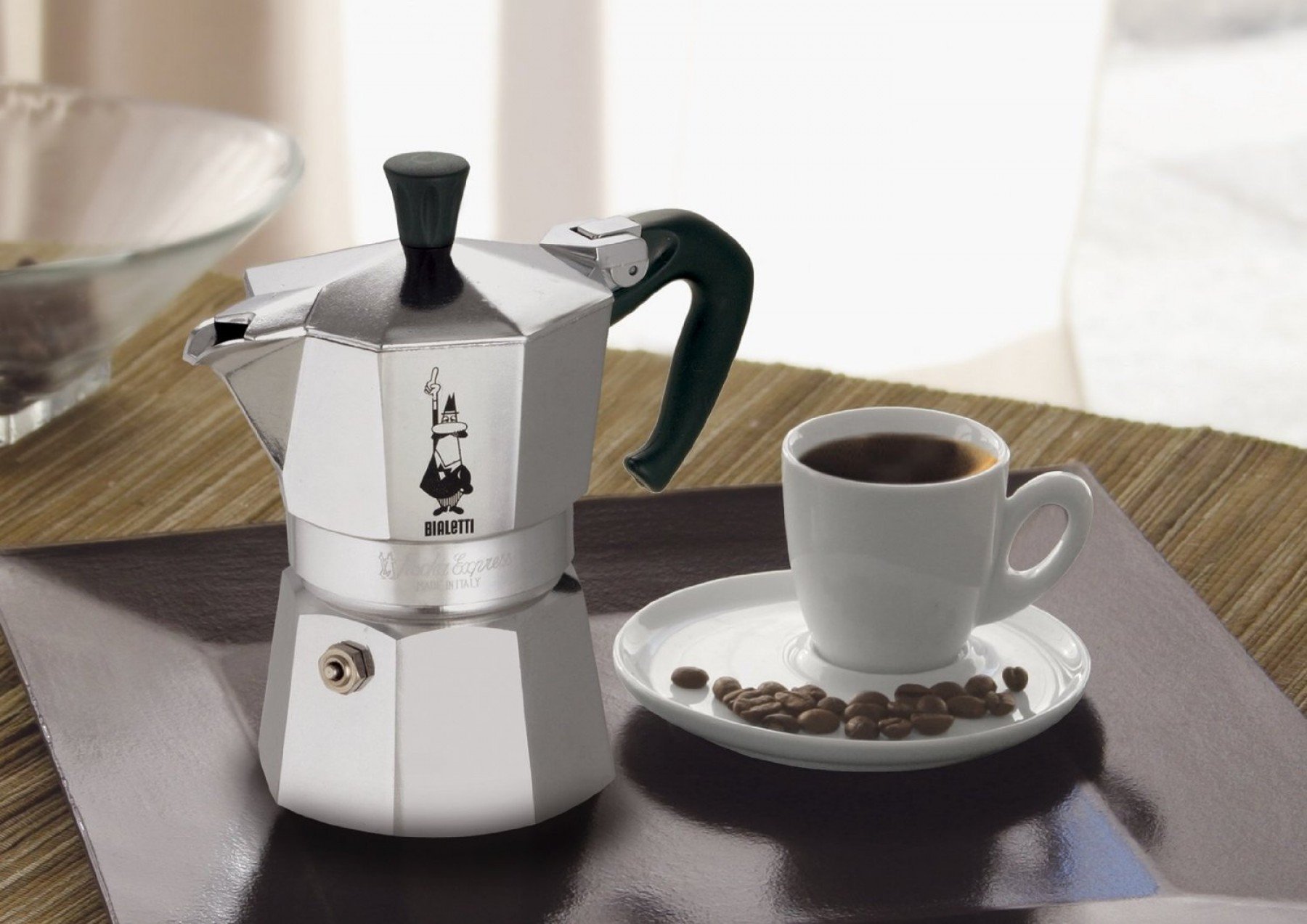 Ароматный кофе в гейзерной кофеварке: вкусно, просто, недорого