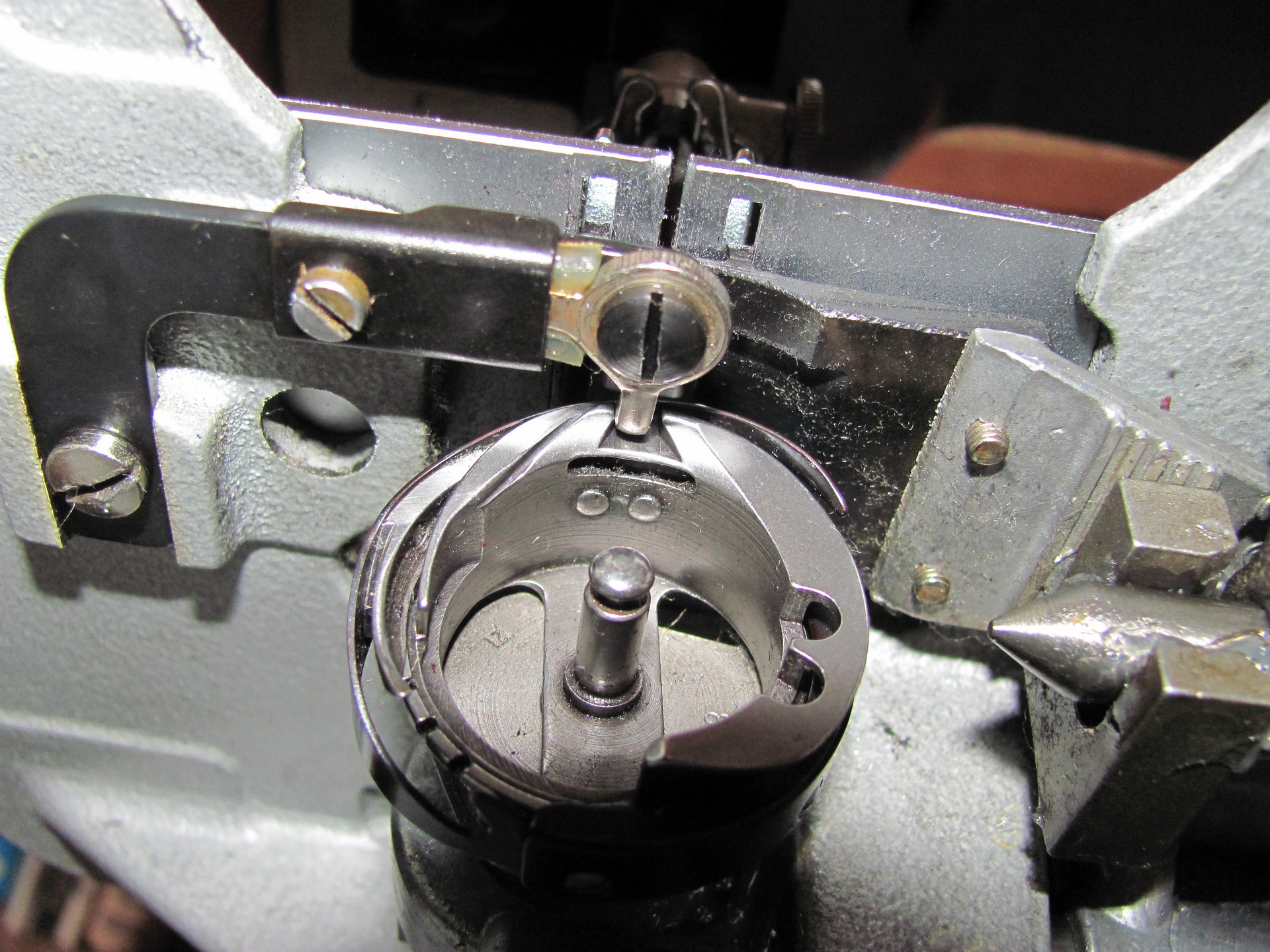 Как отремонтировать швейную машинку?