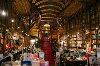 Книжный магазин LIVRARIA LELLO, Порто, Португалия