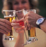Пиво и вино способствуют раку кишечника.