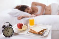 Поможет ли изменение диеты лучше спать?