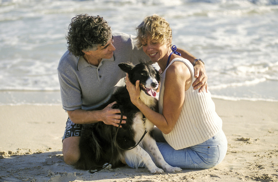 USA, Hawaii, Oahu, Kailua Beach, couple (50's) w/dog.  MR available