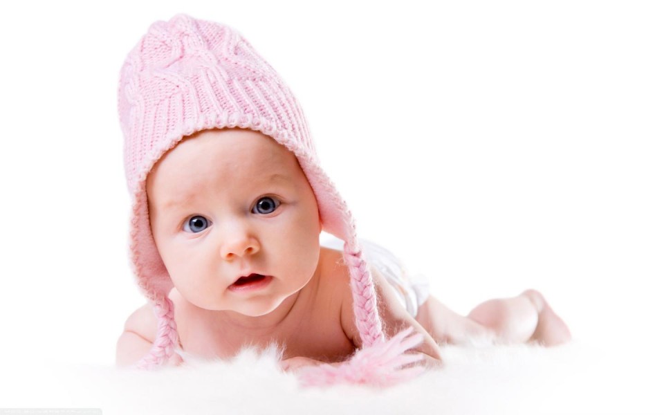 Младенец в шапочке фото