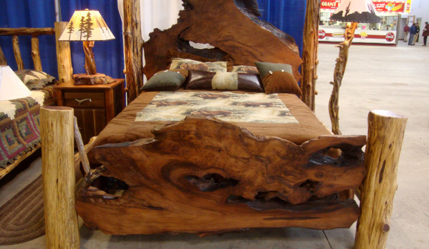 Кровать из дерева фото