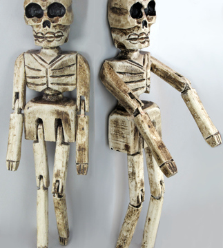 Ироничные статуэтки-скелеты