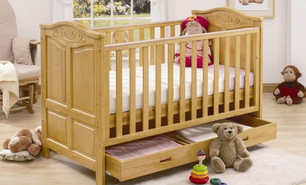 Как-выбрать-детскую-кроватку