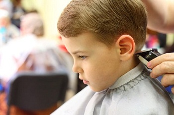 Как посетить детского парикмахера без слёз?