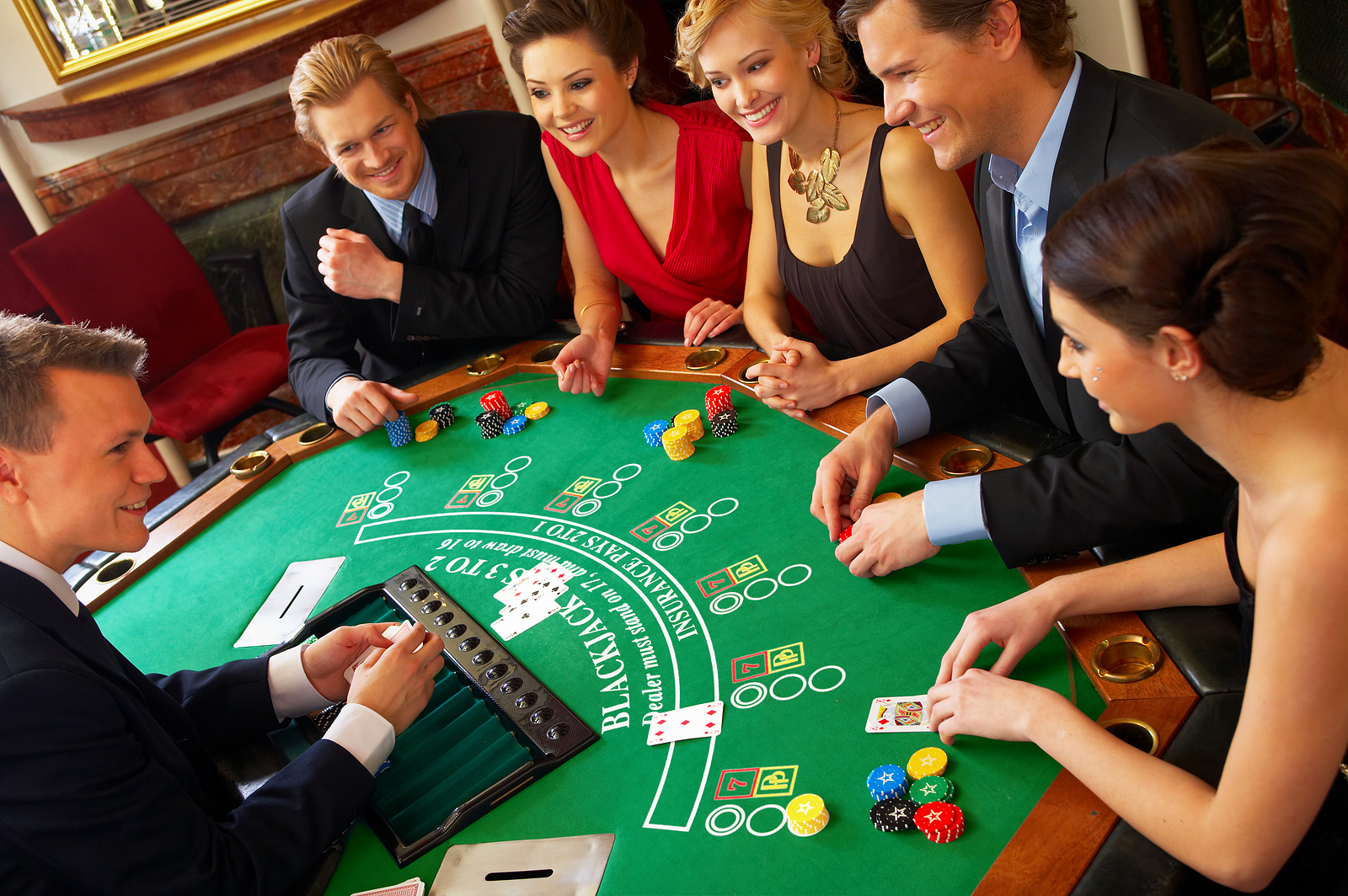 Азартные игры правила. Казино блекджек. Казино карточные столы. Покер выездное казино. Азартный игрок игра.