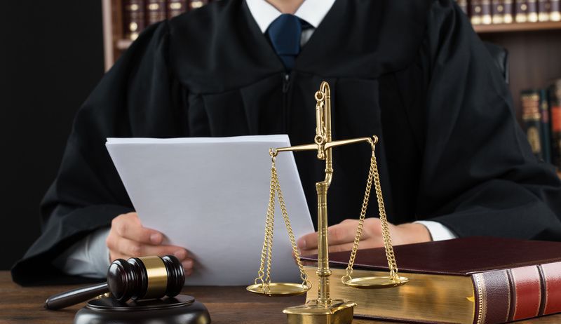Чем занимается арбитражный адвокат?