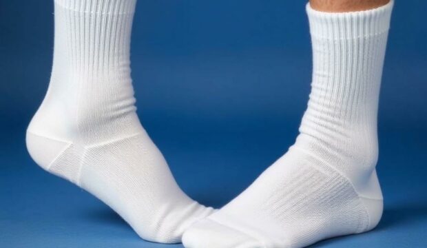 Белые носки: чистота и свежесть образа