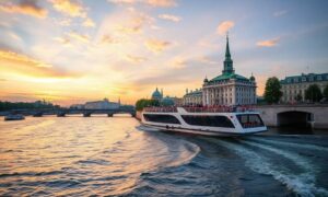Прогулка на теплоходе от Киевского вокзала по Москве-реке: как устроить спокойный и красивый отдых в центре города
